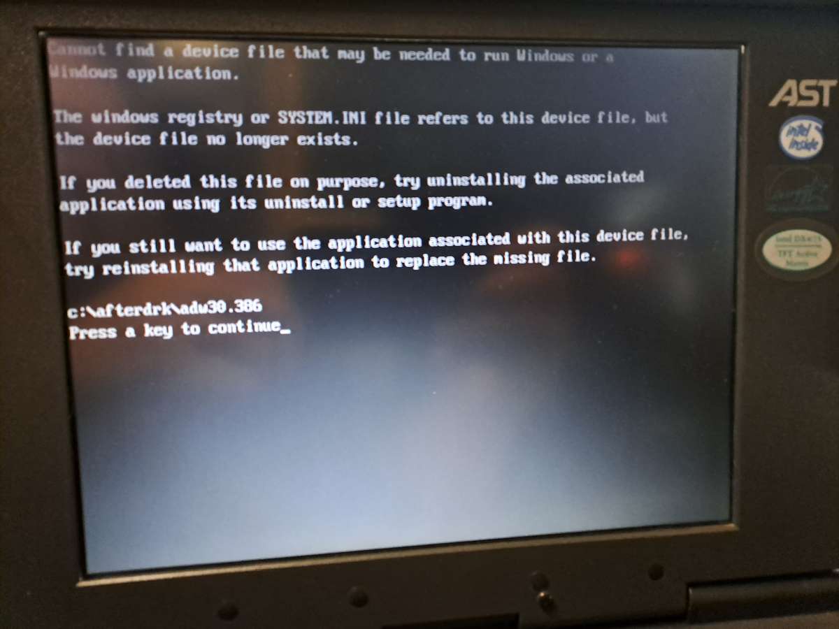 Vintage Laptop: AST Ascentia 900N 4/75 Intel 486.