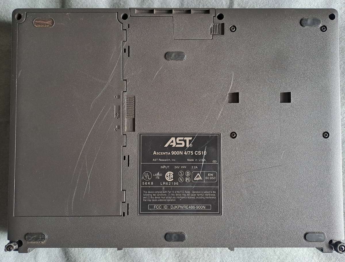 Vintage Laptop: AST Ascentia 900N 4/75 Intel 486.