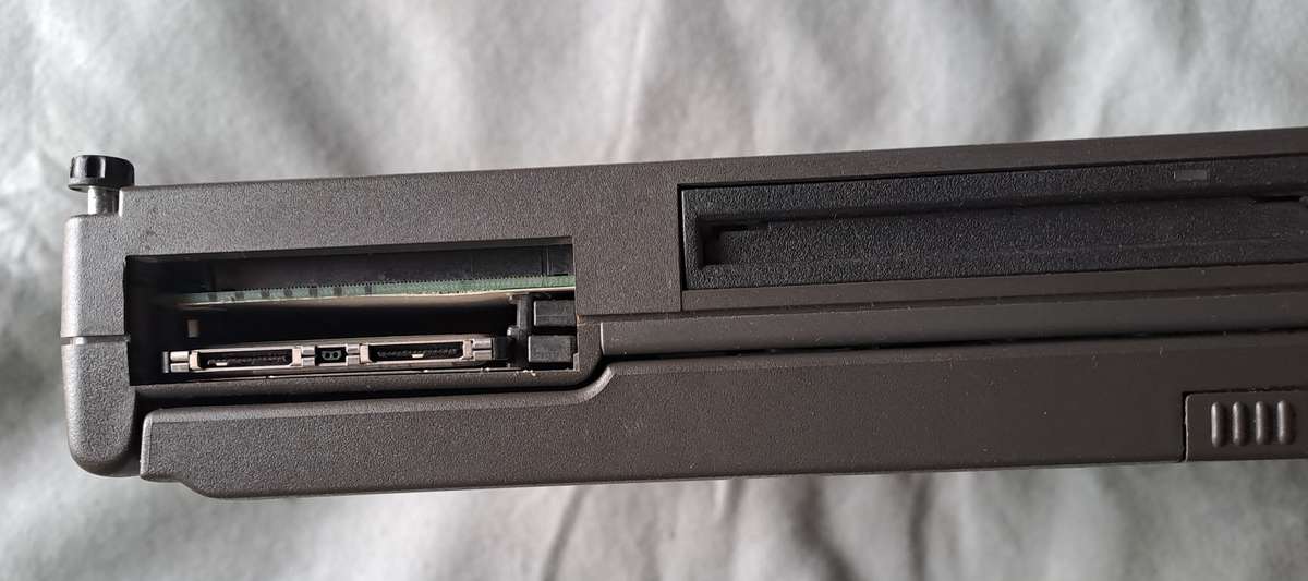 Vintage Laptop: AST Ascentia 900N 4/75 Intel 486.