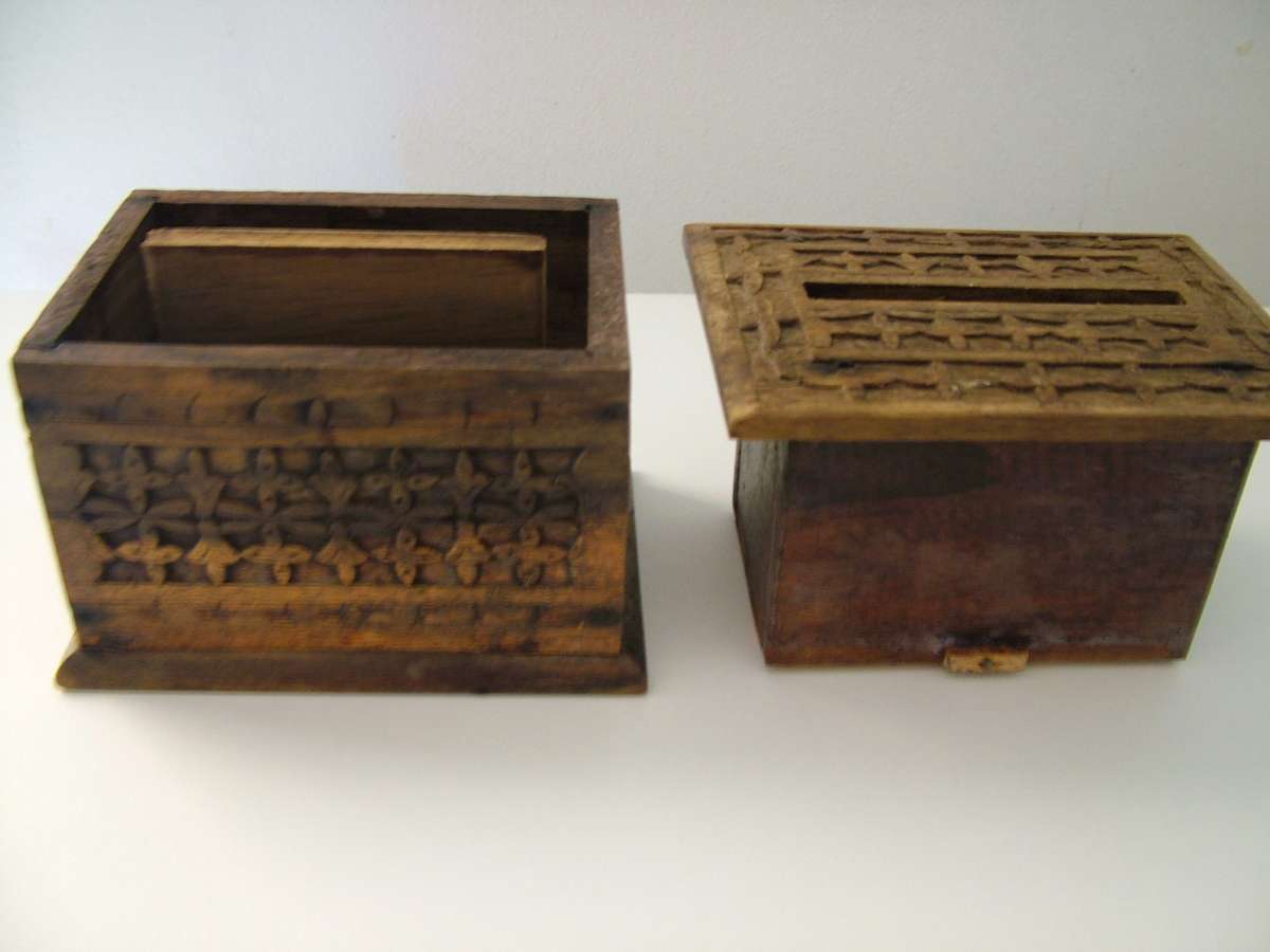 Vintage Cigarette wooden dispenser box, beautifully carved wood. Lovely condition.