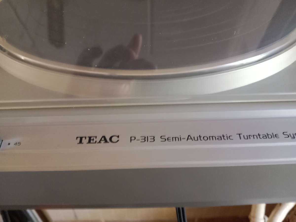 Teac P-313 vintage turntable