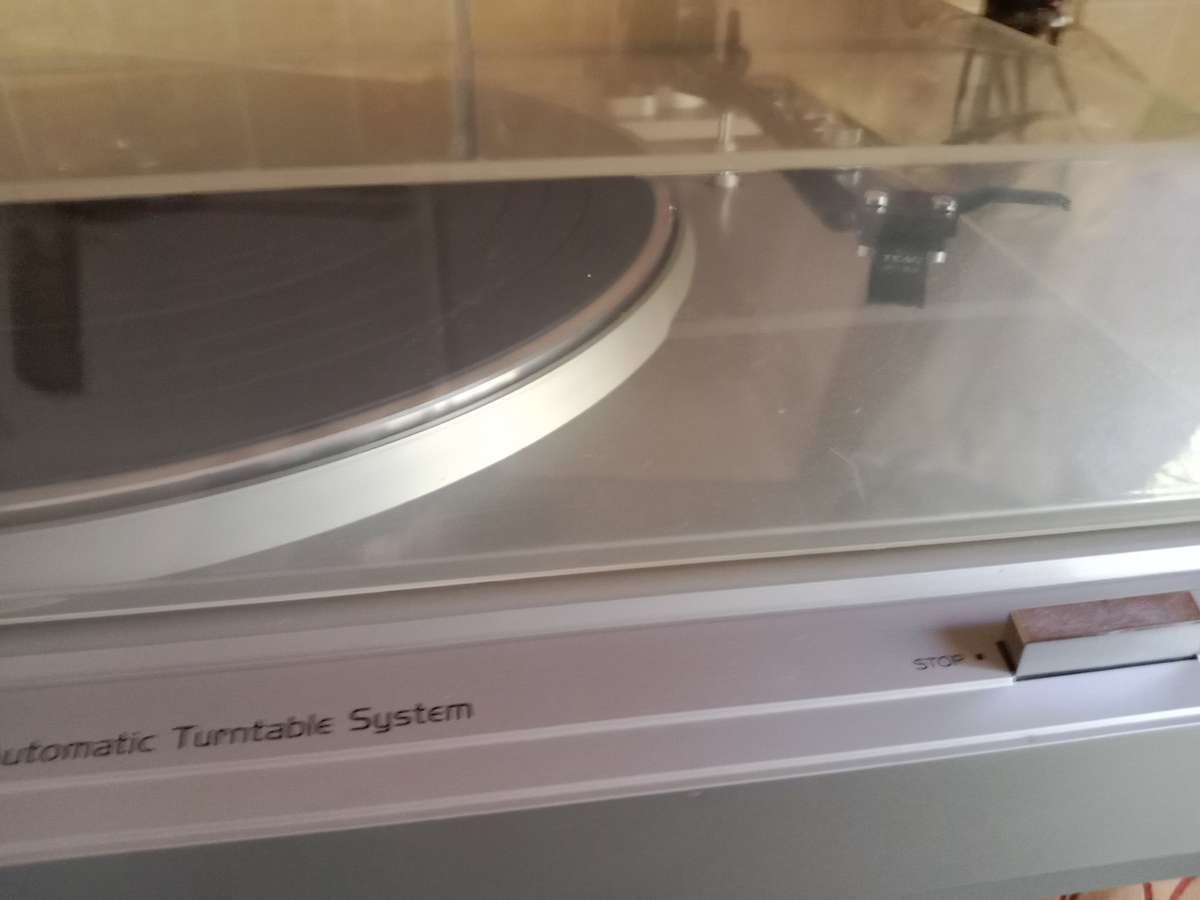 Teac P-313 vintage turntable