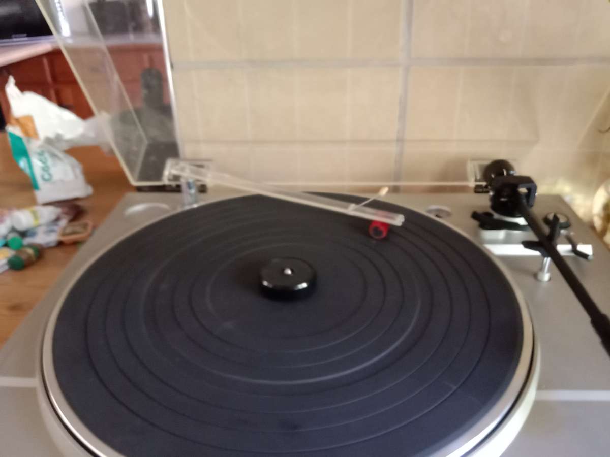 Teac P-313 vintage turntable