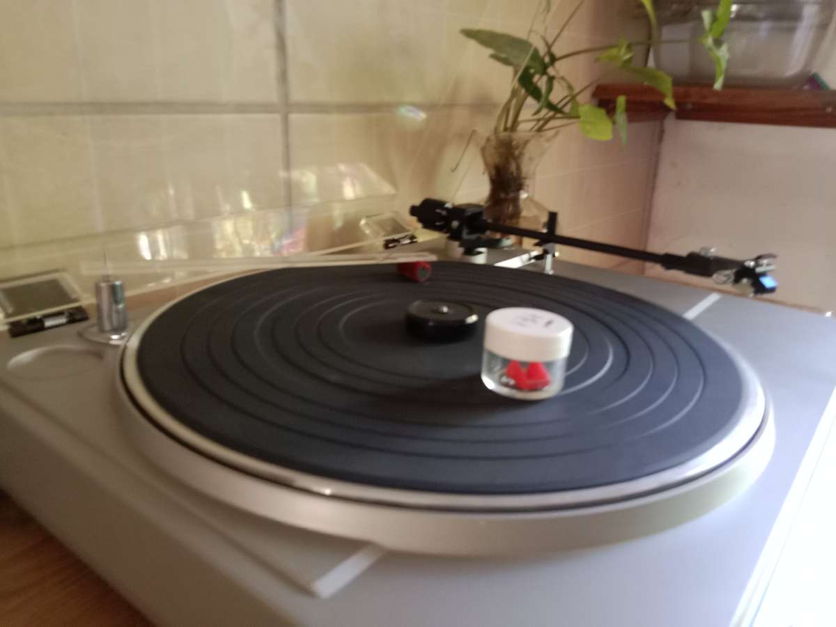 Teac P-313 vintage turntable