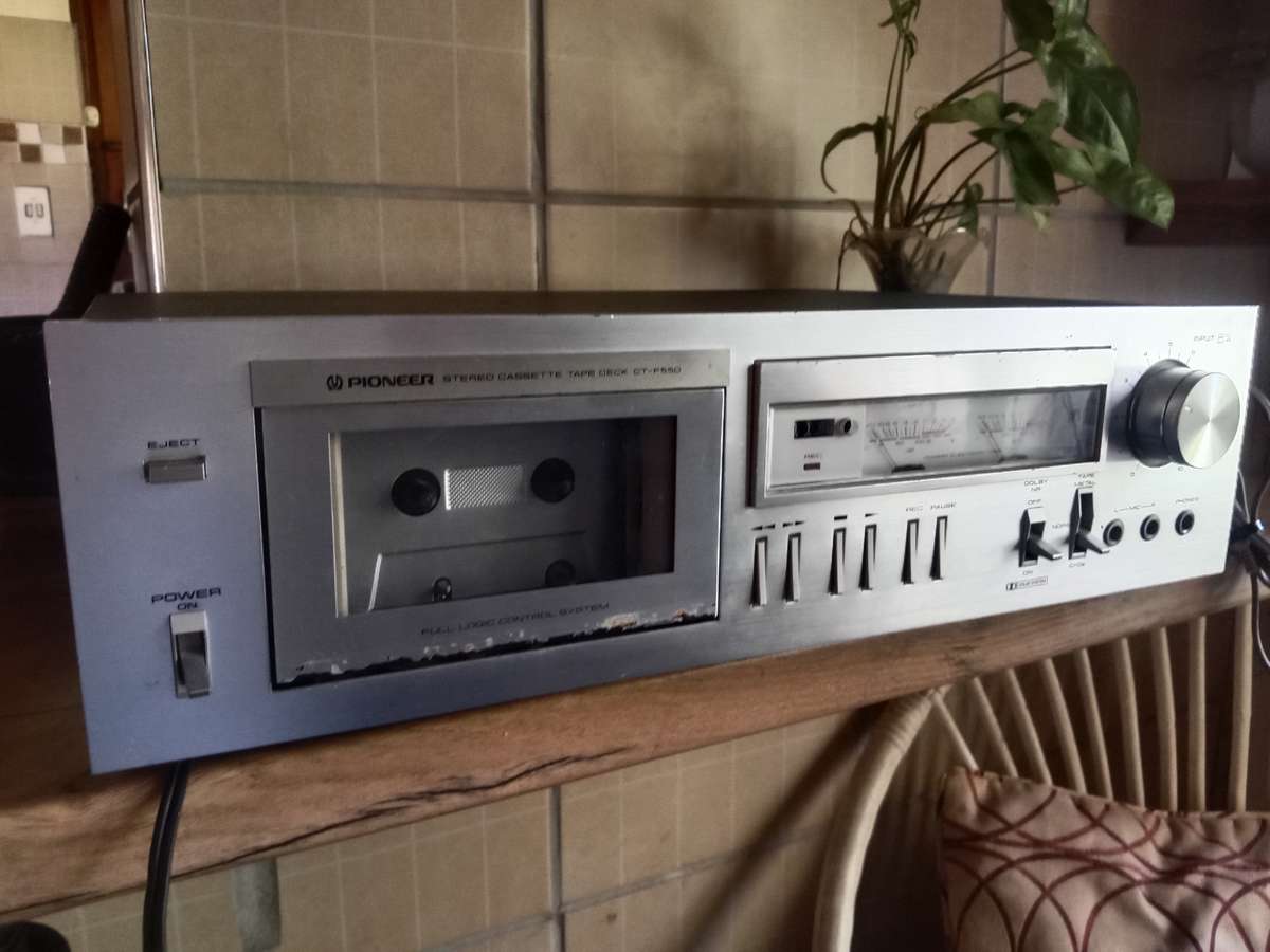 Vintage Pioneer cassette deck CT F550