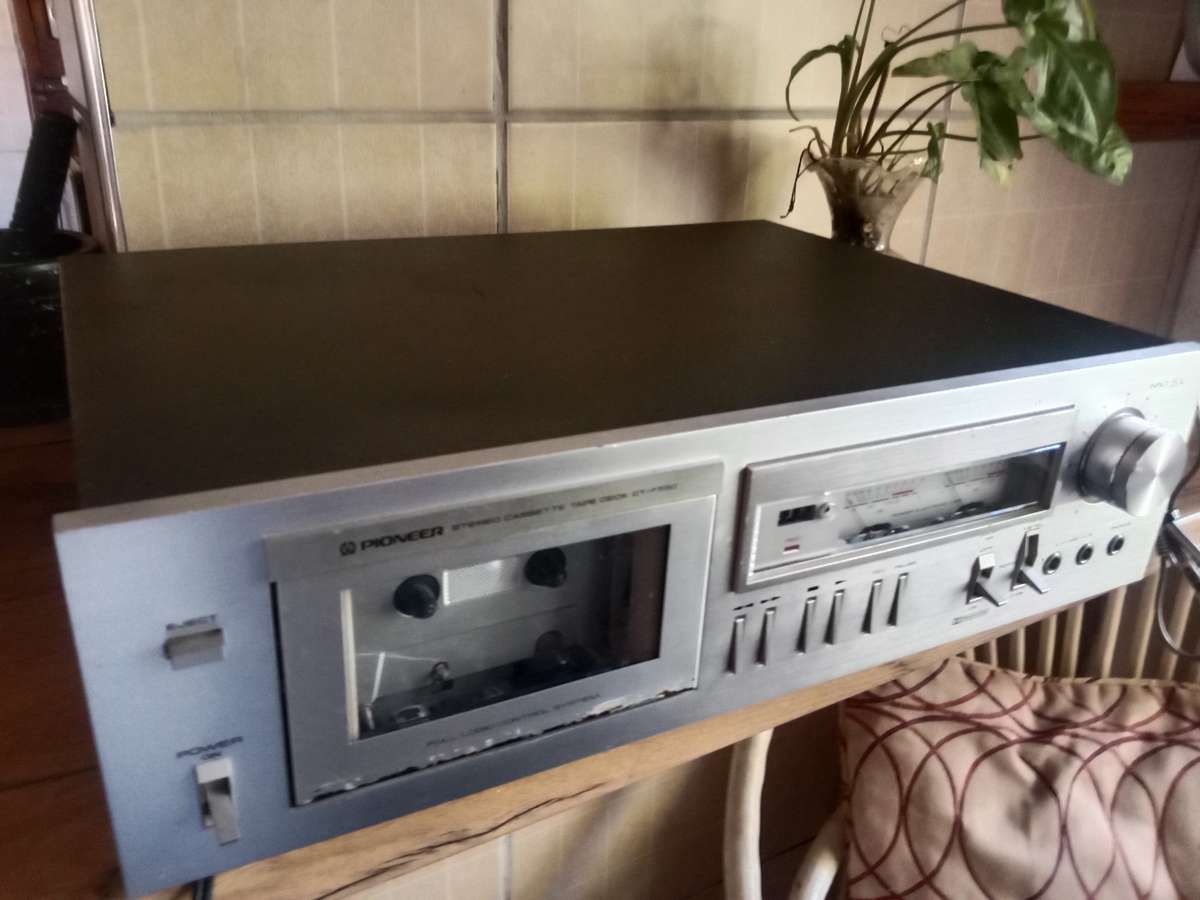 Vintage Pioneer cassette deck CT F550