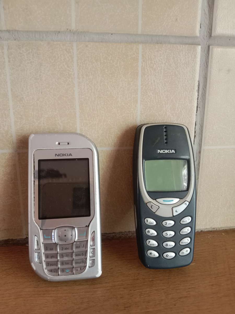 Old phones Nokia 3310 6670