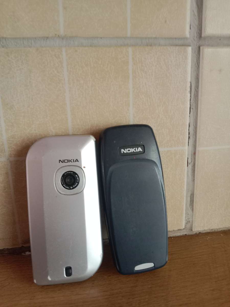 Old phones Nokia 3310 6670