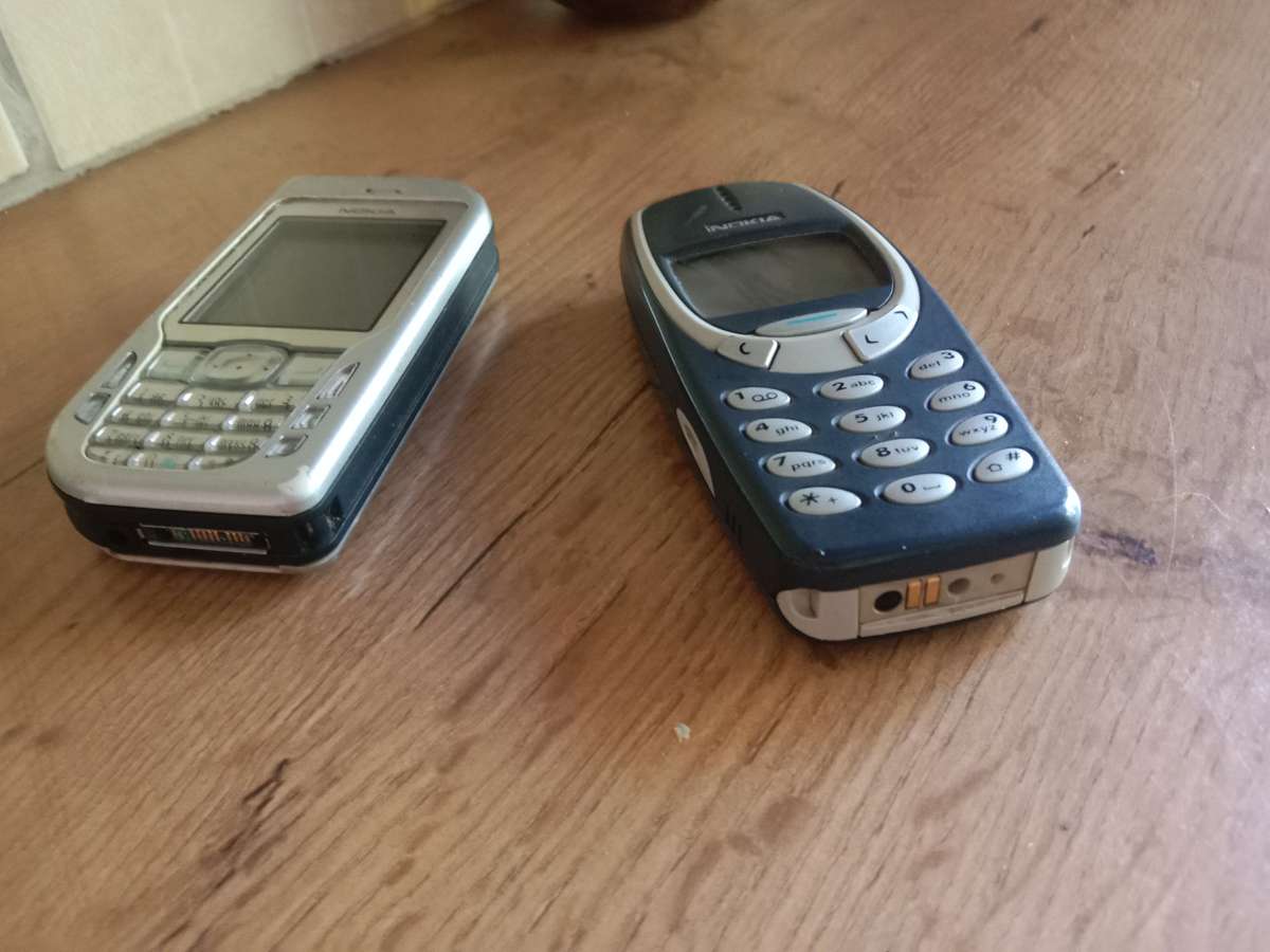 Old phones Nokia 3310 6670