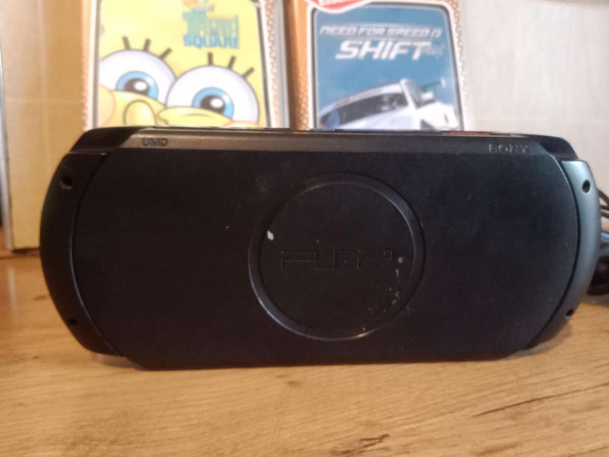 PSP E1004 4gb bundle