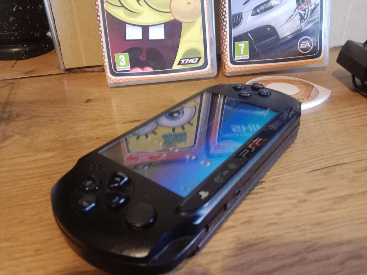 PSP E1004 4gb bundle