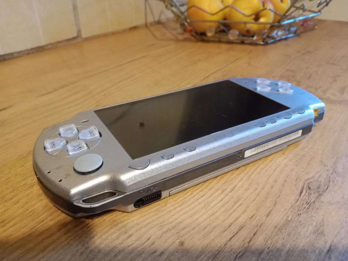 PSP 2004 strictly for parts/ possible repair