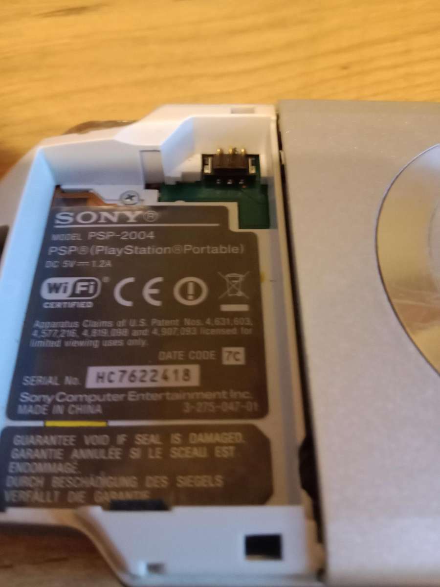 PSP 2004 strictly for parts/ possible repair