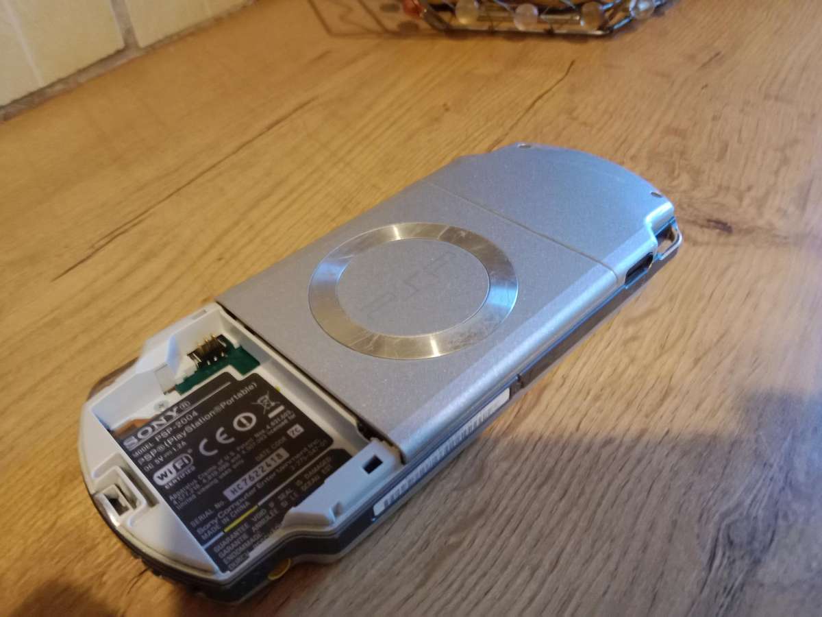 PSP 2004 strictly for parts/ possible repair