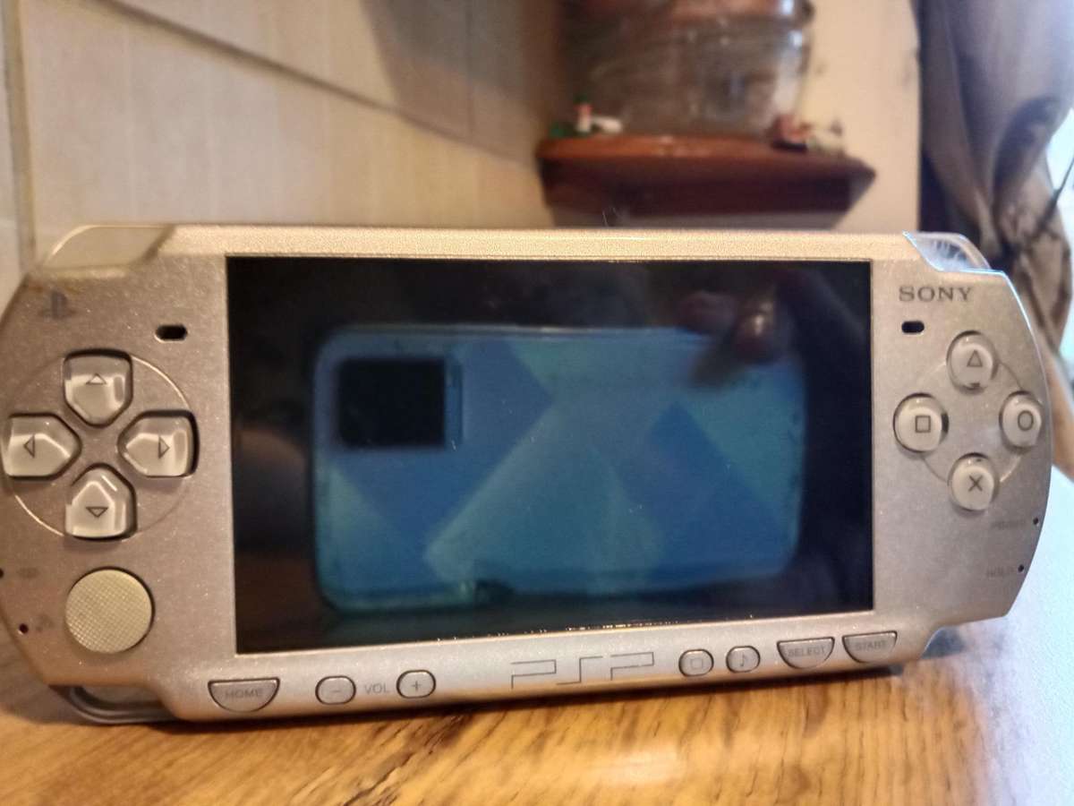 PSP 2004 strictly for parts/ possible repair