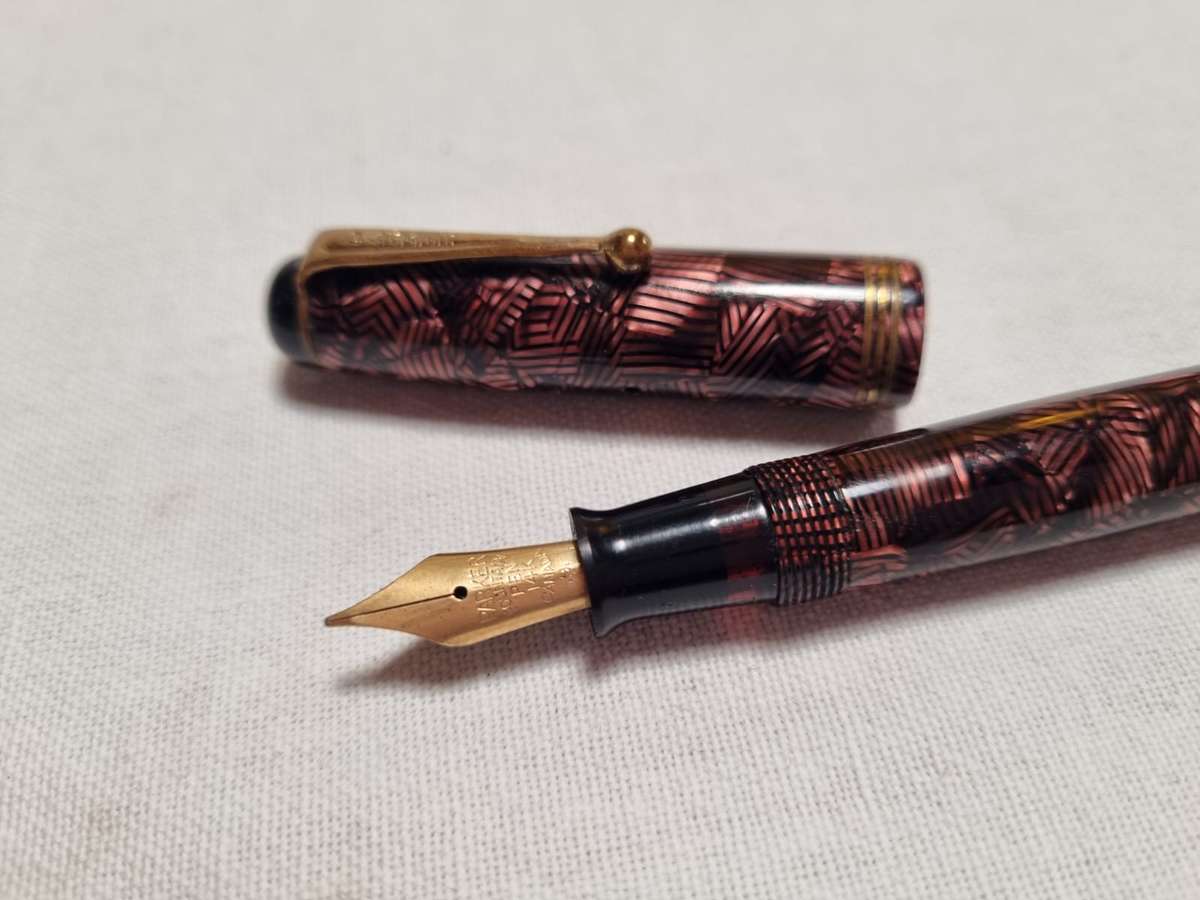 Parker Televisor in Hatched Burgundy Marble, c1935. Smooth Medium FIVE STAR Nib.