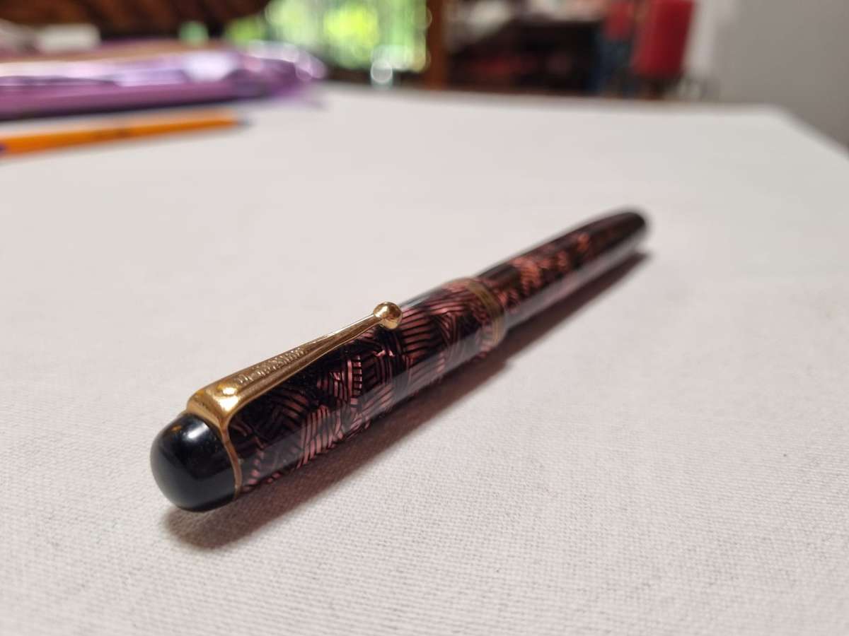 Parker Televisor in Hatched Burgundy Marble, c1935. Smooth Medium FIVE STAR Nib.