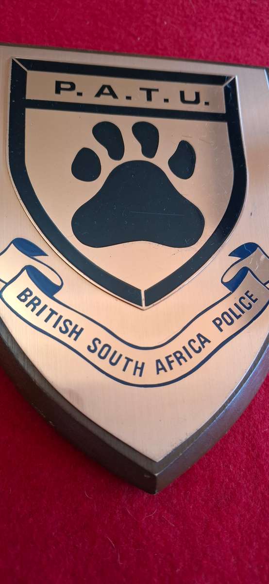 RHODESIA BSAP - PATU PLAQUE (POLICE ANTI- TERRORIST UNIT)                (8807)