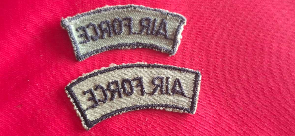 RHODESIA AIR FORCE - PAIR SHOULDER TITLES COMBAT DRESS            (8848)