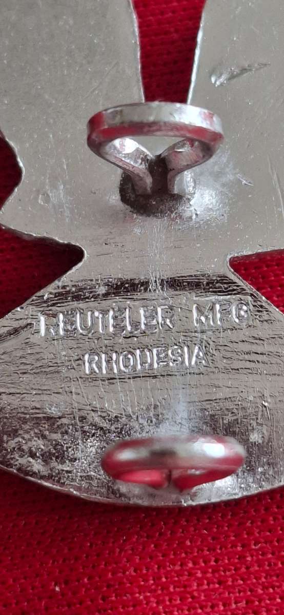 RHODESIA - SELOUS SCOUTS ANODISED BERET BADGE - MADE REUTELER - WING DAMAGED    (8911)