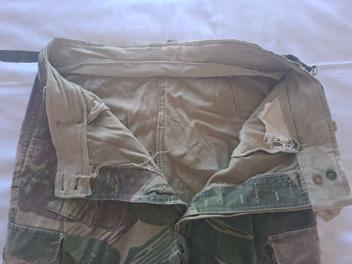 RHODESIAN ARMY CAMMO TROUSERS - HAS WASTE CLIPS + ELASTICATED ANKLES  - LARGE     (8858)