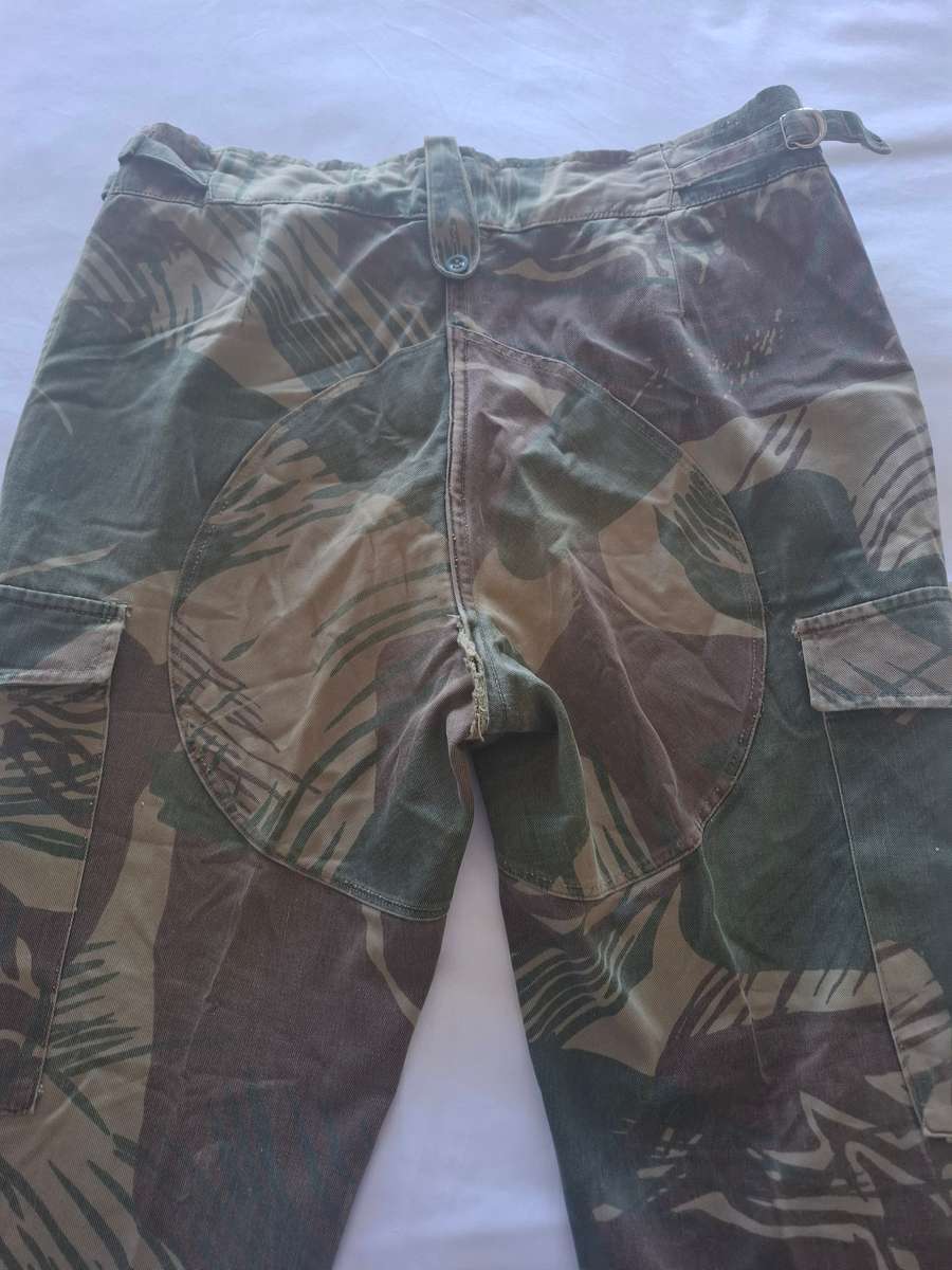 RHODESIAN ARMY CAMMO TROUSERS - HAS WASTE CLIPS + ELASTICATED ANKLES  - LARGE     (8858)