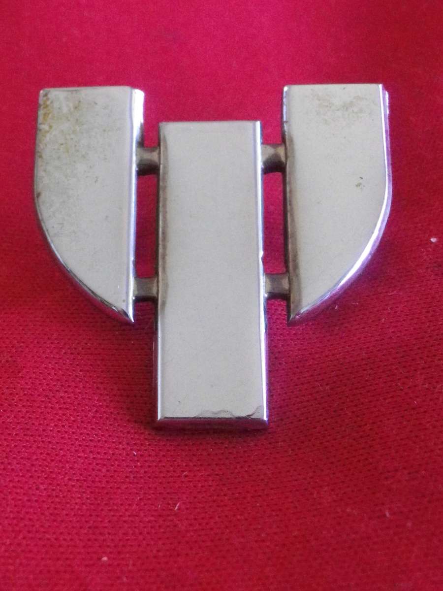 RHODESIAN PSYCHOLOGICAL OPERATIONS UNIT CHROME BERET BADGE - UNCOMMON   (8718)