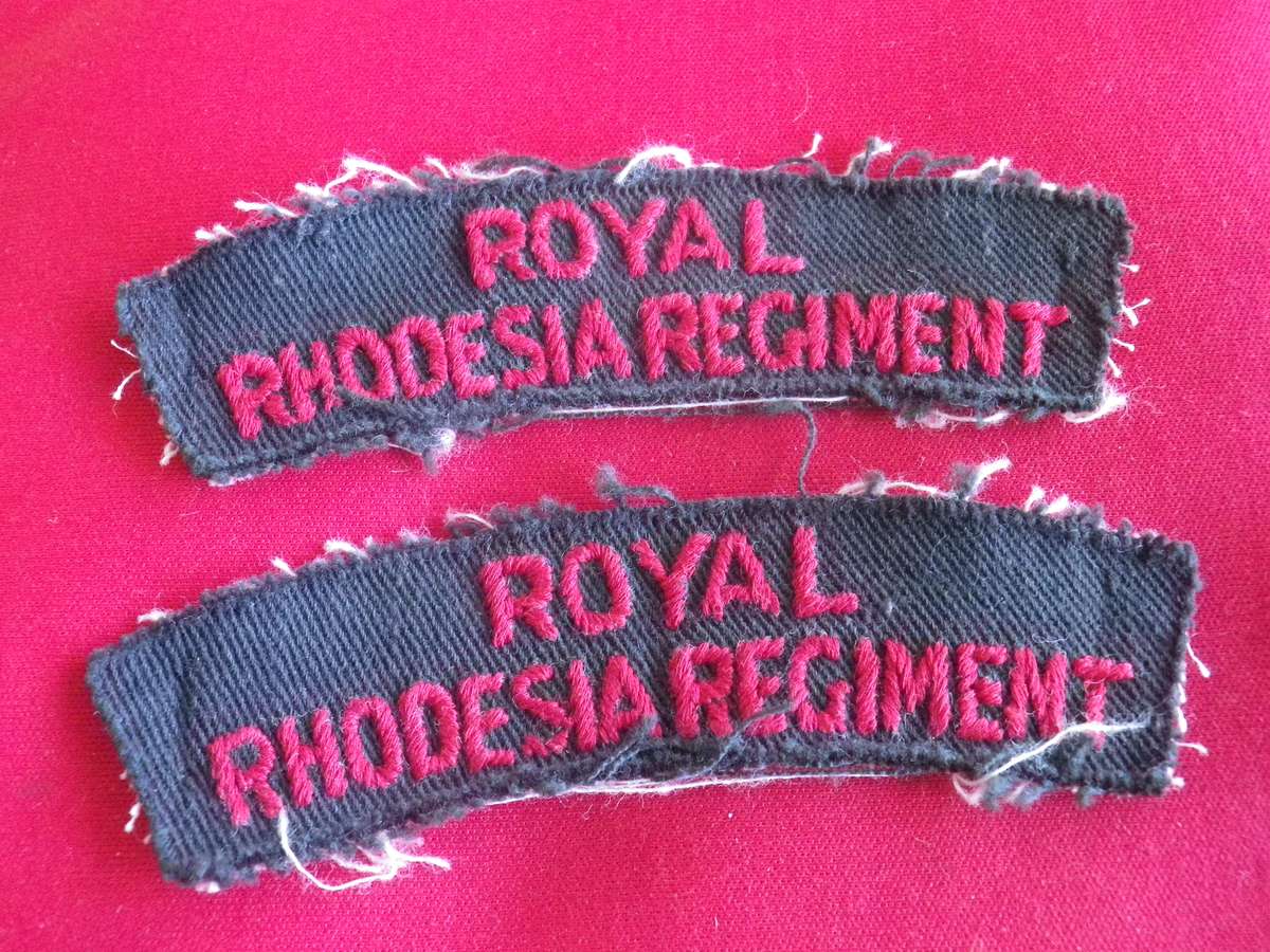 ROYAL RHODESIA REGT.  - EMBROIDERED PAIR SHOULDER TITLES                  (8689)