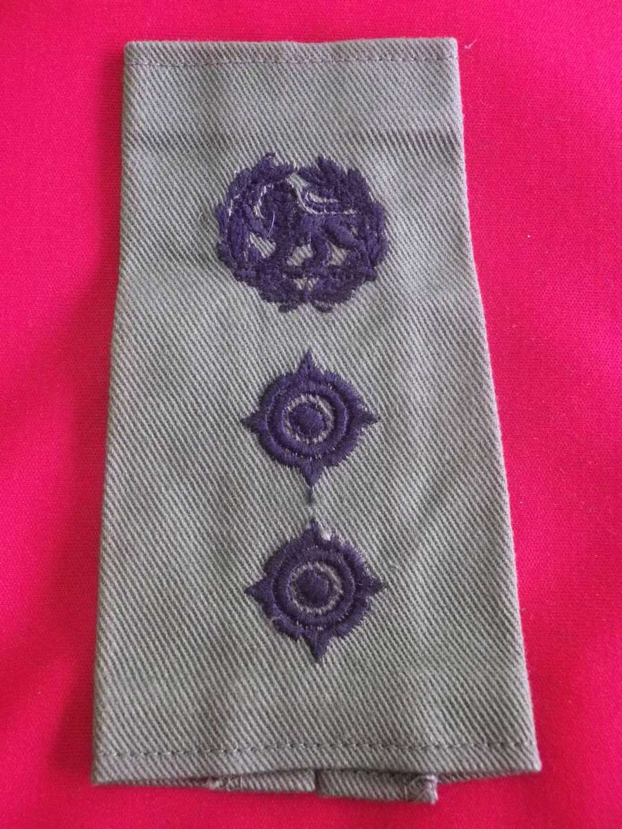 RHODESIAN ARMY - COLONELS  LH EPAULETTE SLIP ON - COMBAT DRESS -         (385)