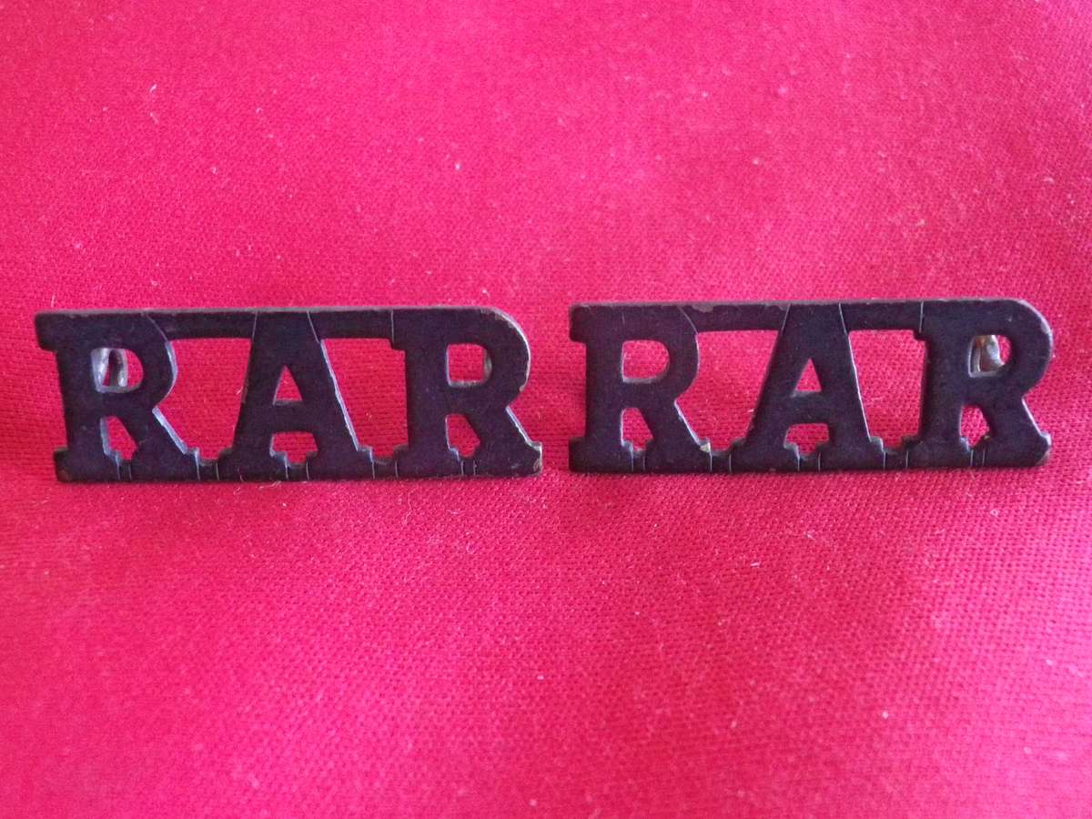 RHODESIAN AFRICAN RIFLES - PAIR OF BLACKENED BRASS SHOULDER TITLES    (8683)