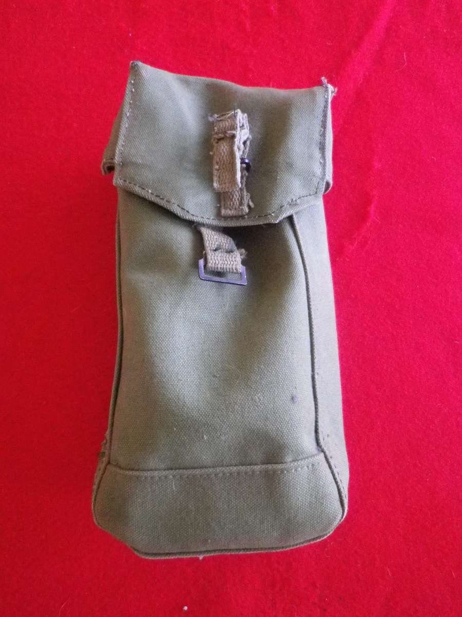 RHODESIAN ARMY - MAG P69 AMMO POUCH - RARE - STAMPED "12 FEB 1979" - HEIGHT OF POUCH 240mm  (8967)