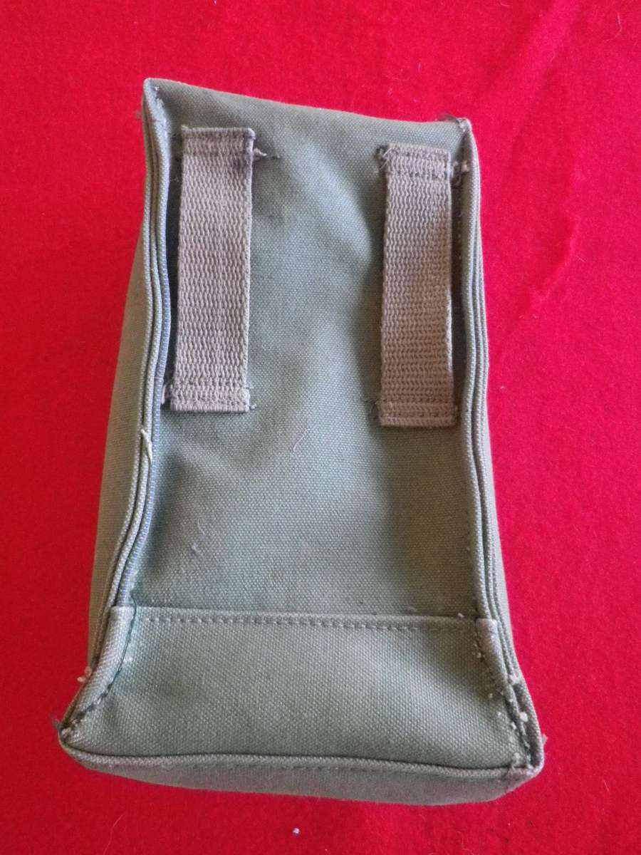 RHODESIAN ARMY - MAG P69 AMMO POUCH - RARE - STAMPED "12 FEB 1979" - HEIGHT OF POUCH 240mm  (8967)