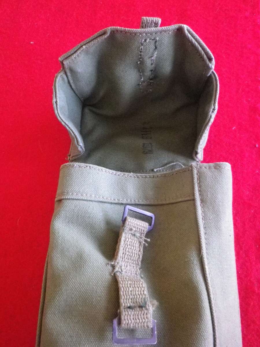 RHODESIAN ARMY - MAG P69 AMMO POUCH - RARE - STAMPED "12 FEB 1979" - HEIGHT OF POUCH 240mm  (8967)