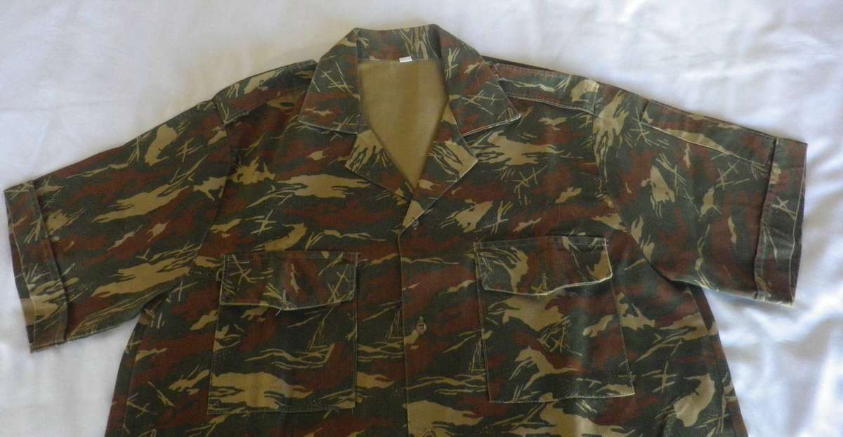 SWAPOL / KOEVOET - LIZZARD PATT. SHORT SLEEVE  CAMMO SHIRT  - SIZE MEDIUM  -  SIZES BELOW (448)