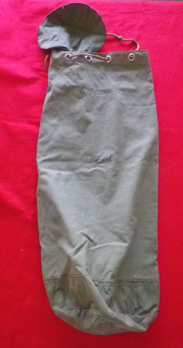 RHODESIAN ARMY GREEN KIT BAG    (8963)