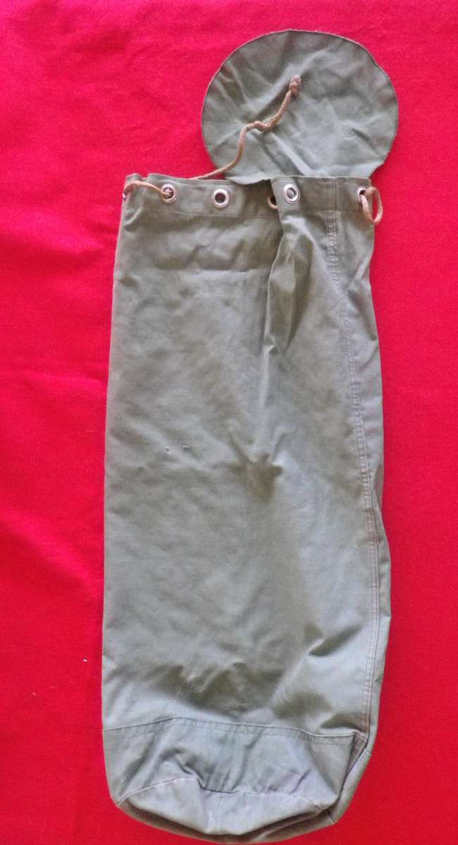 RHODESIAN ARMY GREEN KIT BAG    (8963)