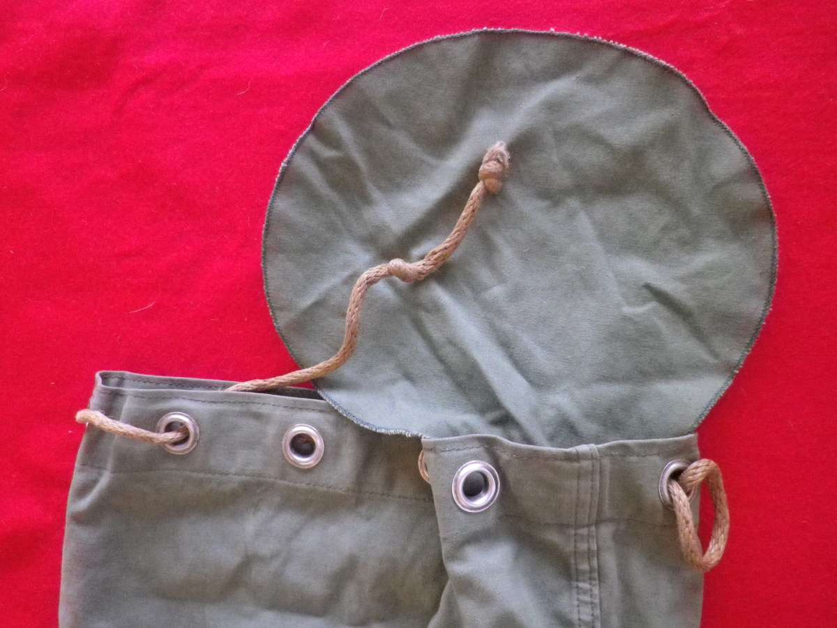 RHODESIAN ARMY GREEN KIT BAG    (8963)