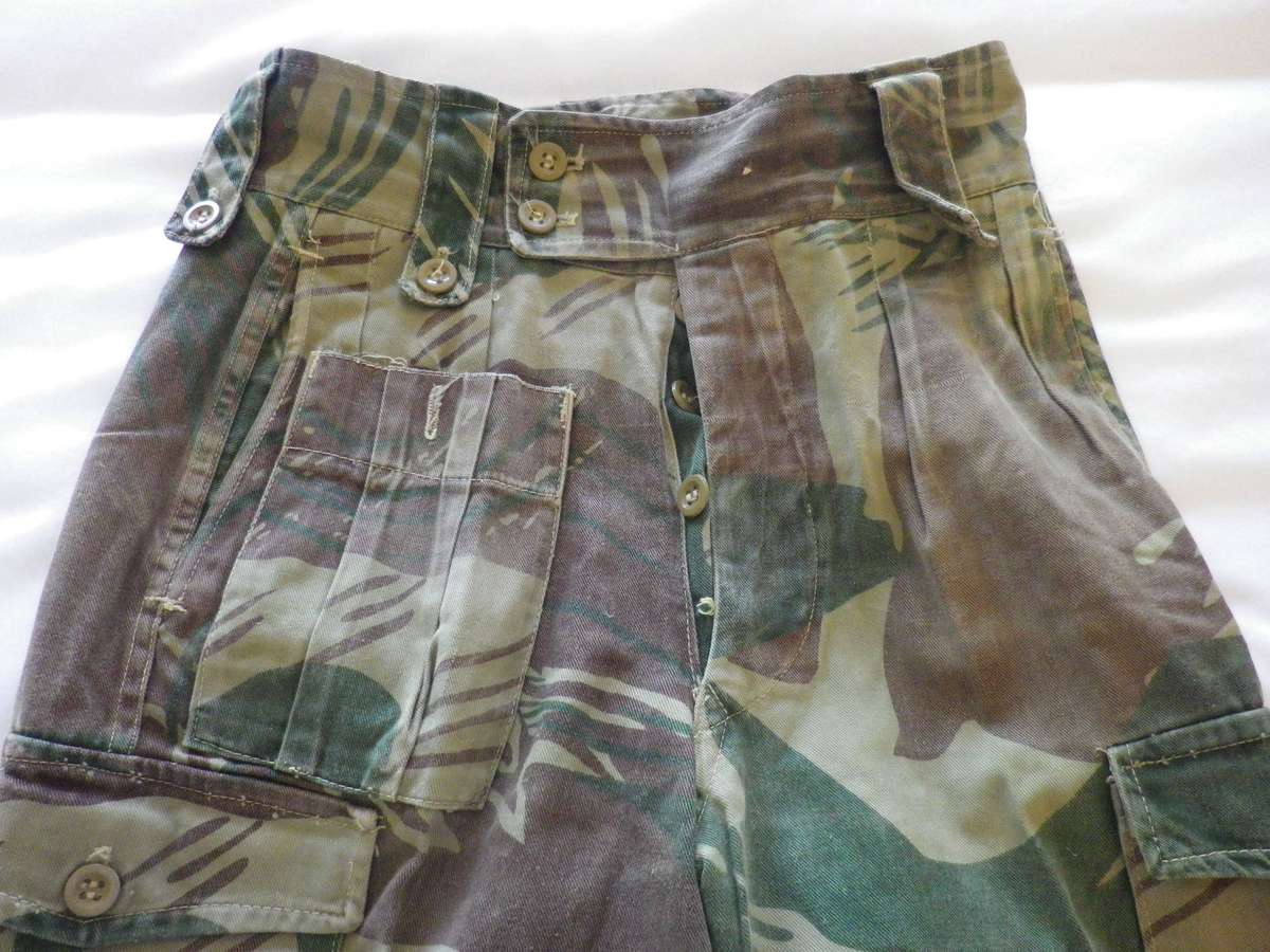 RHODESIAN ARMY CAMMO TROUSERS - MISSING 5 BUTTONS,  SIZES BELOW (S)   (253)