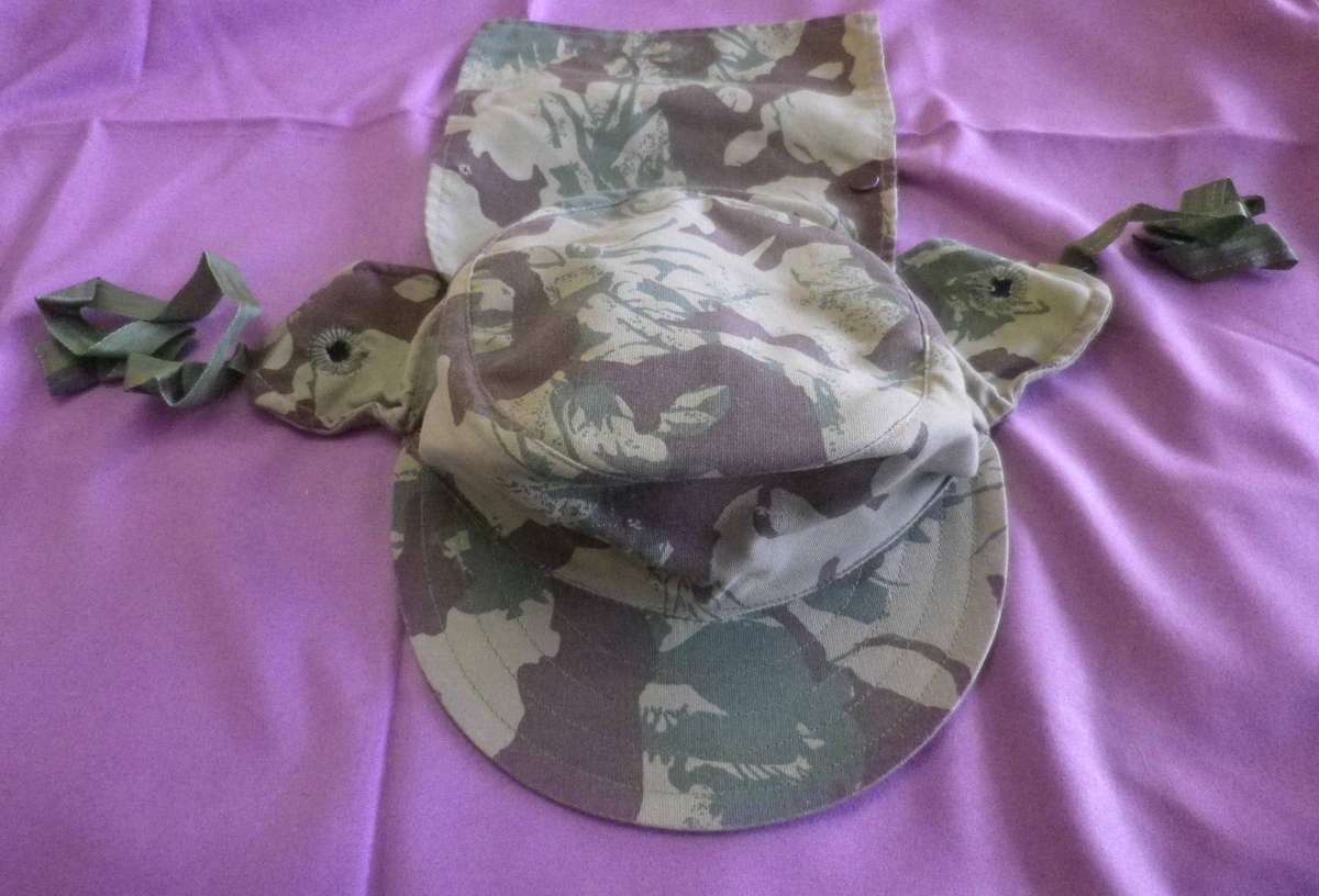 SAP / SWAPOL 2ND PATT. CAMMO CAP + FLAPS +  DAYGLO LINING - 1 STUD MISSING  RIM 55cm/21.5"  (456)