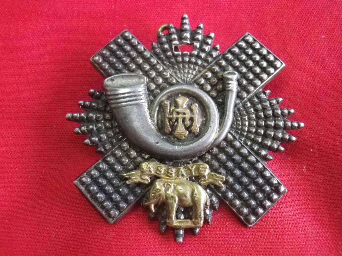 BRITISH ARMY - HIGHLAND LIGHT INFANTRY HEADDRESS BADGE - MISSING CROWN - READ BELOW   (398)