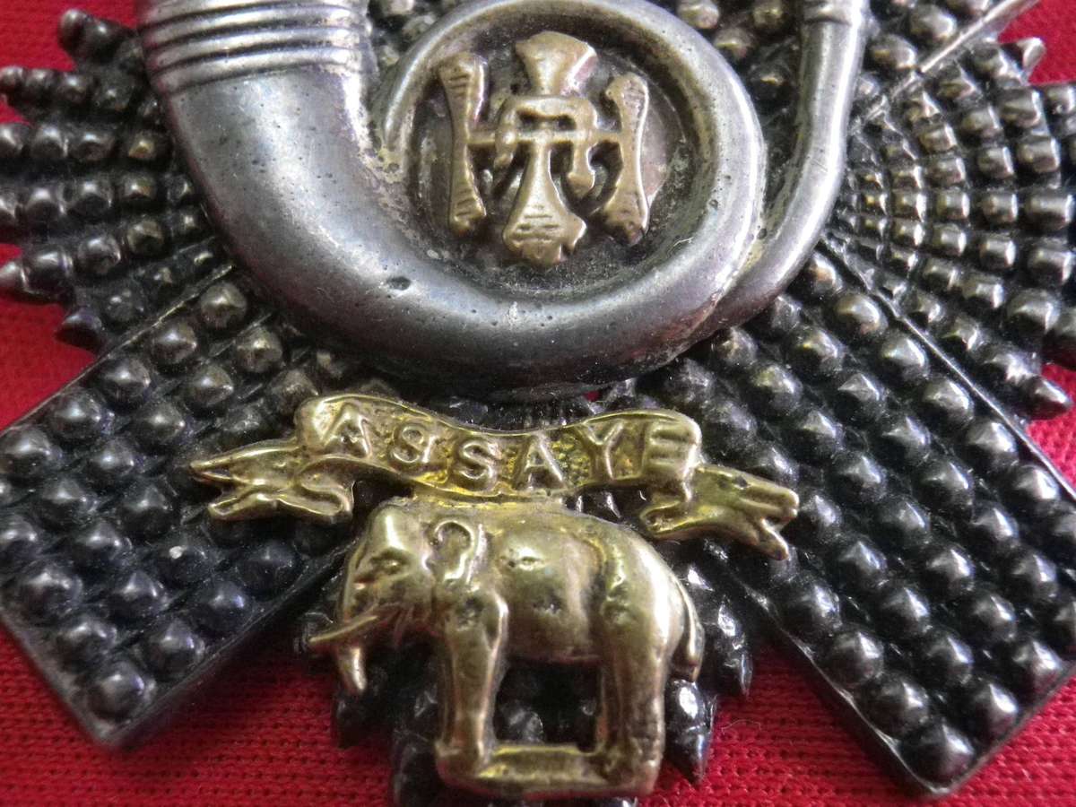 BRITISH ARMY - HIGHLAND LIGHT INFANTRY HEADDRESS BADGE - MISSING CROWN - READ BELOW   (398)