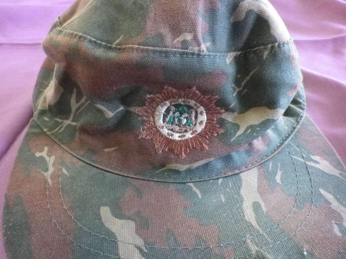 SWAPOL/KOEVOET LIZZARD PATT. CAMMO CAP + FLAP - SOME WEAR-  ORANGE LINING -  SIZE 60    (457)