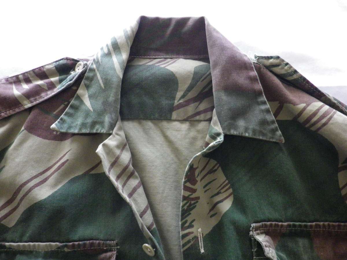 RHODESIAN ARMY LONG SLEEVE CAMMO SHIRT - SIZE M, MEASUREMENTS BELOW    (206)