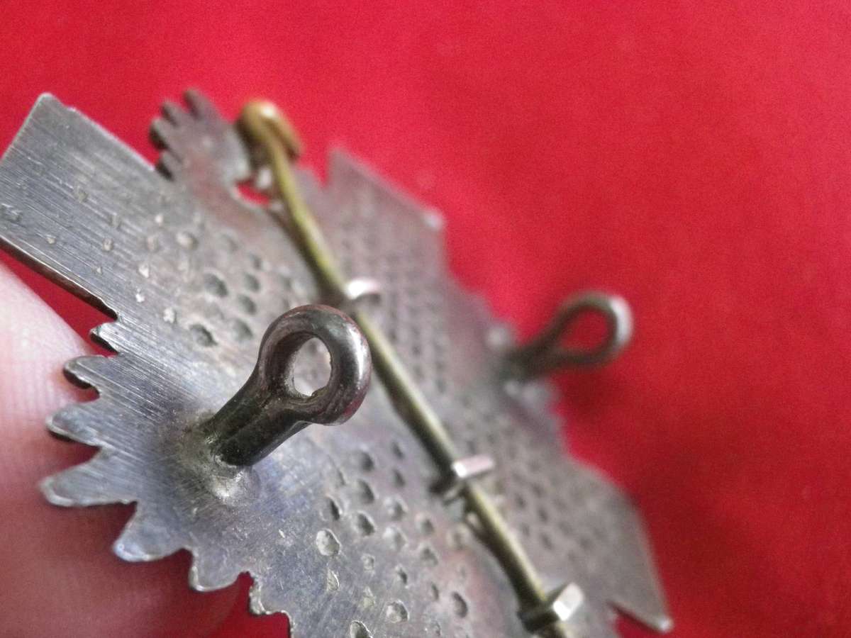 BRITISH ARMY - HIGHLAND LIGHT INFANTRY HEADDRESS BADGE - MISSING CROWN - READ BELOW   (398)