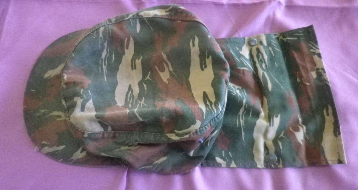 SWAPOL/KOEVOET LIZZARD PATT. CAMMO CAP + FLAP - SOME WEAR-  ORANGE LINING -  SIZE 60    (457)