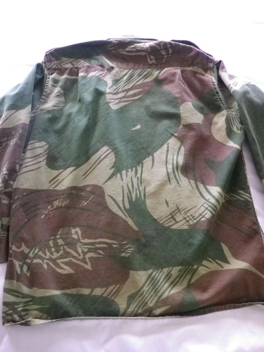 RHODESIAN ARMY LONG SLEEVE CAMMO SHIRT - SIZE M, MEASUREMENTS BELOW    (206)