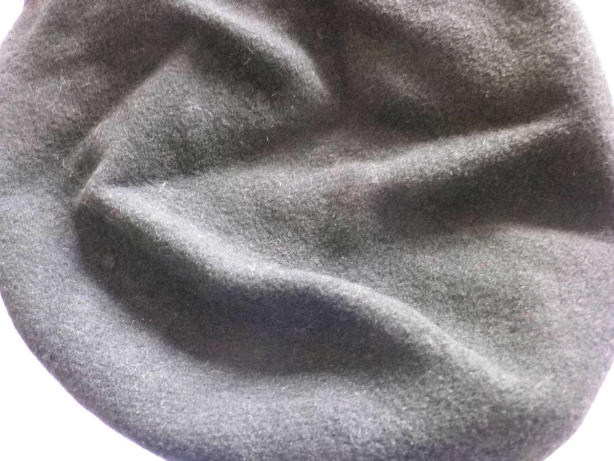 RHODESIAN AFRICAN RIFLES BERET - HAS 2 HOLES NEAR BADGE + 1 EYELET STUD MISSING - RIM 52CM/20" (276)