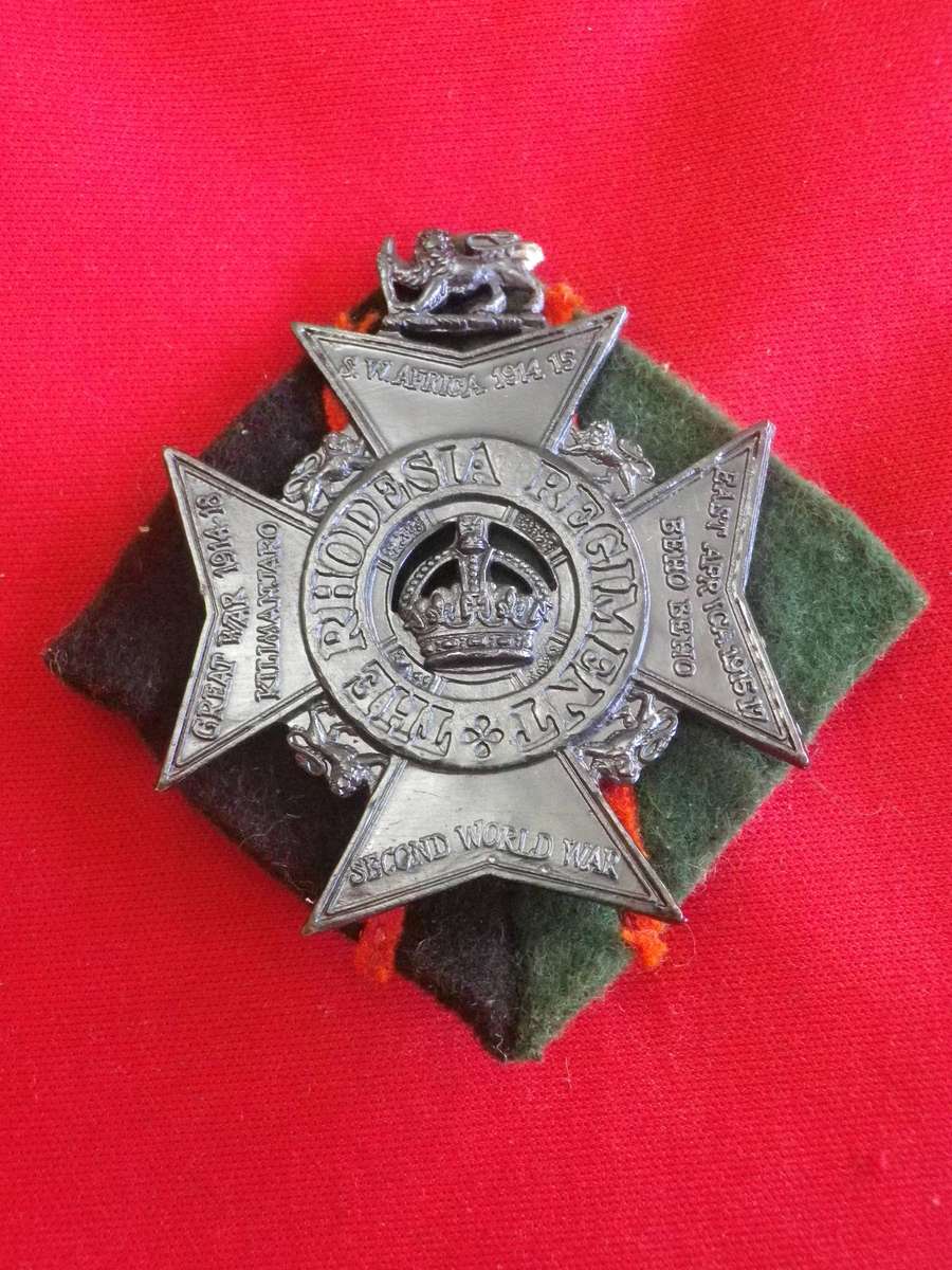 RHODESIA REGT. BLACK ANODISED BERET BADGE + 2BN. FELT BACKING    (5053)