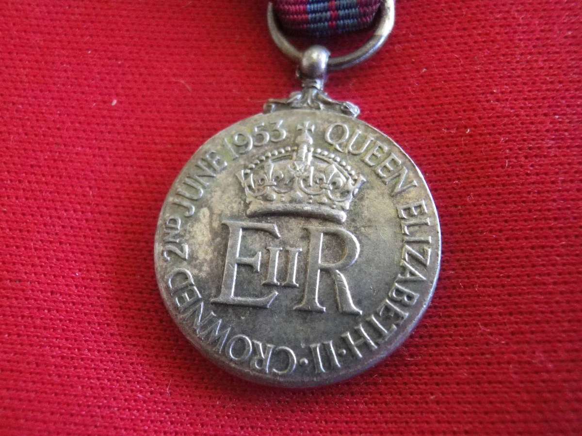 BRITISH - QEII CORONATION MINIATURE MEDAL - 2ND JUNE 1953    (4025)