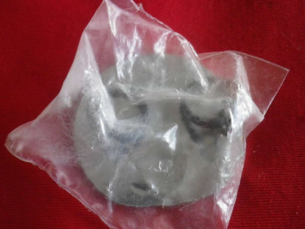 RHODESIAN RAILWAYS - CHROME HEADDRESS BADGE IN ORIGINAL SEALED PACKET  (439)